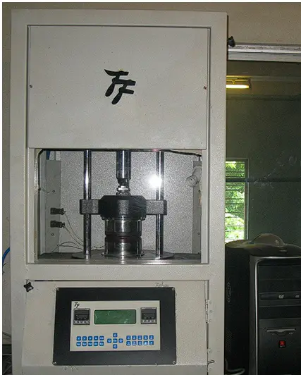 FF moving die rheometer plotting the cure curve of a rubber batch